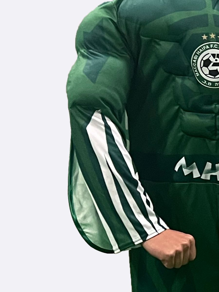 תחפושת גיבור על MHFC ילד